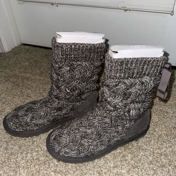 UGG gray knit boots - Picture 2 of 5